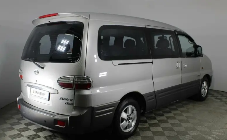 Hyundai Starex