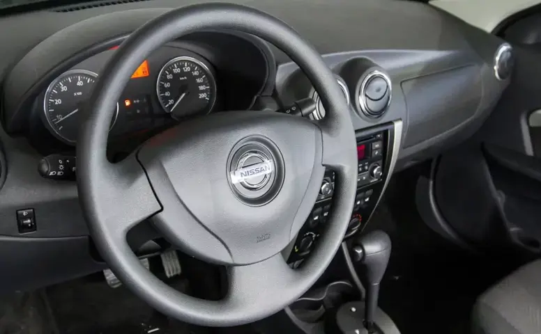 Nissan Almera